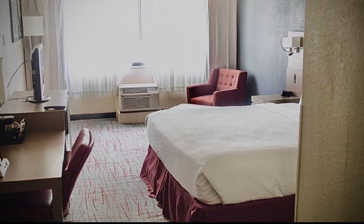 Ramada By Wyndham Uniontown Hotell Exteriör bild