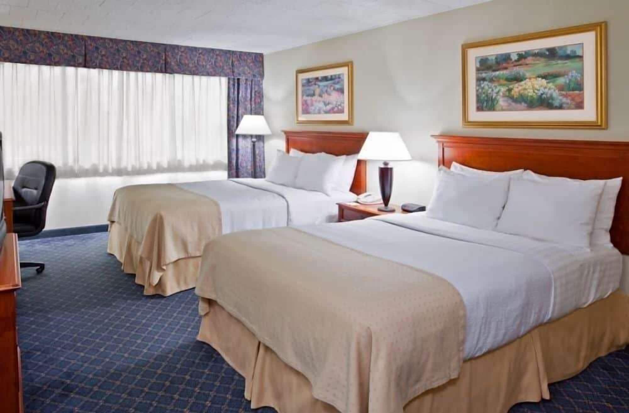 Ramada By Wyndham Uniontown Hotell Exteriör bild