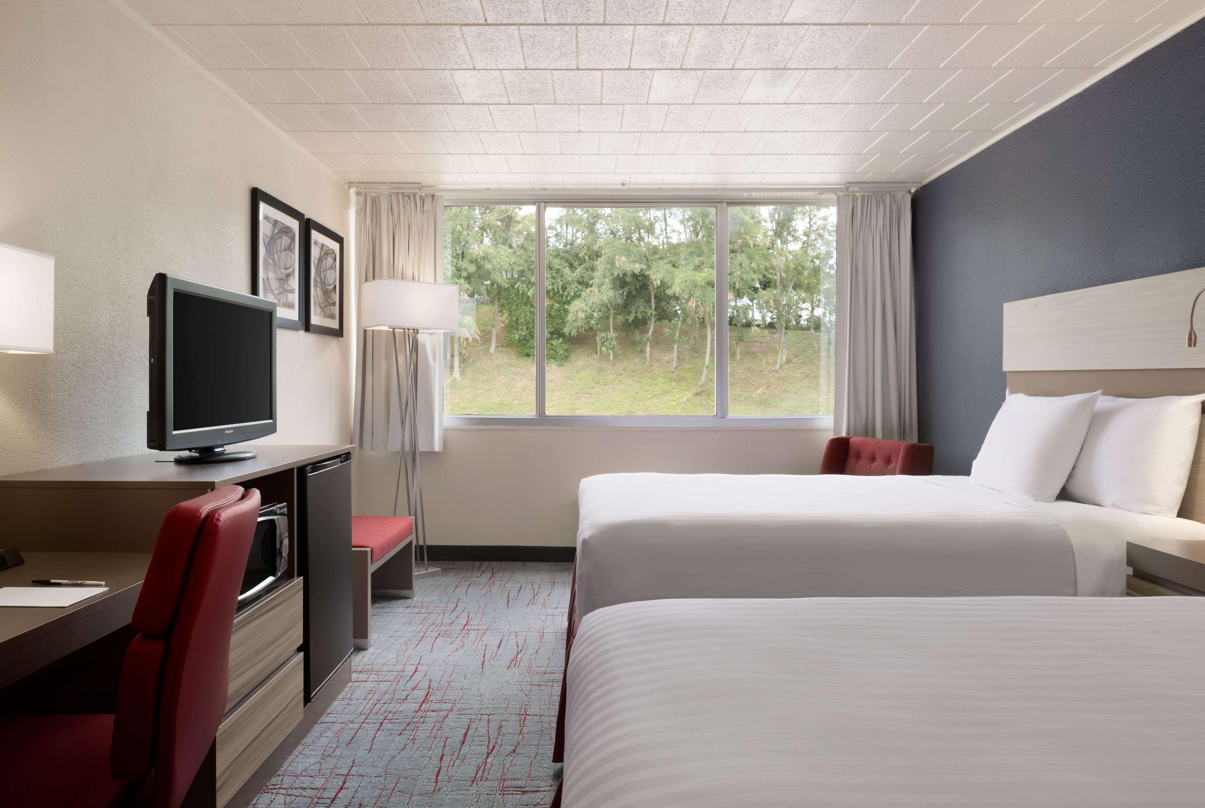 Ramada By Wyndham Uniontown Hotell Exteriör bild