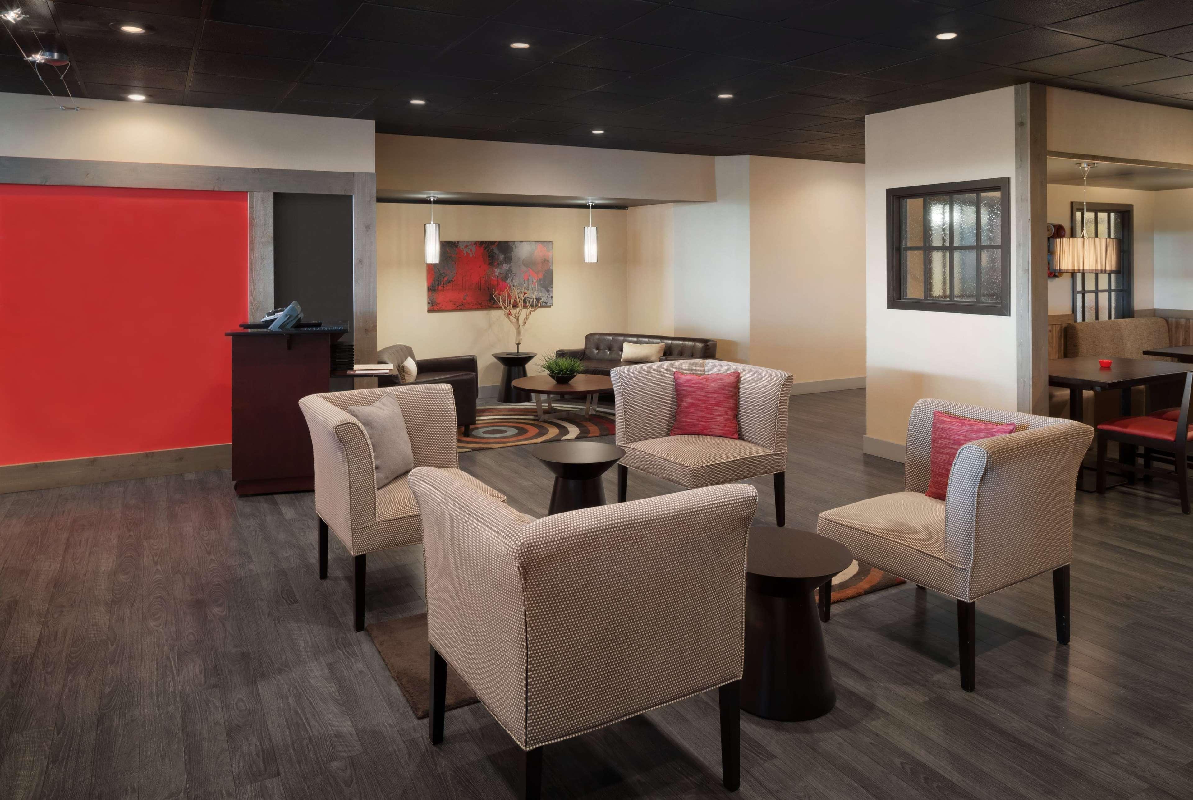 Ramada By Wyndham Uniontown Hotell Exteriör bild