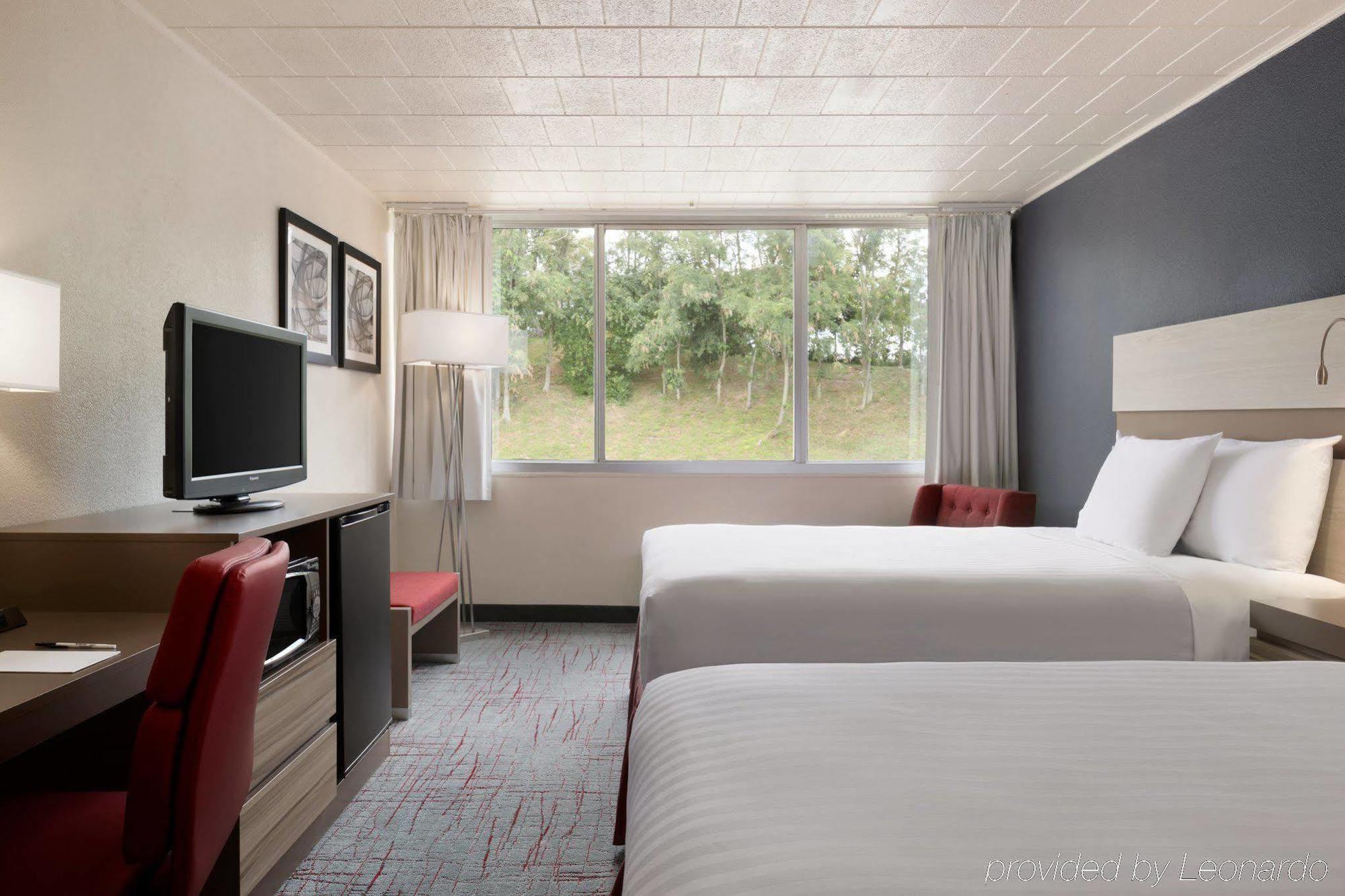 Ramada By Wyndham Uniontown Hotell Exteriör bild