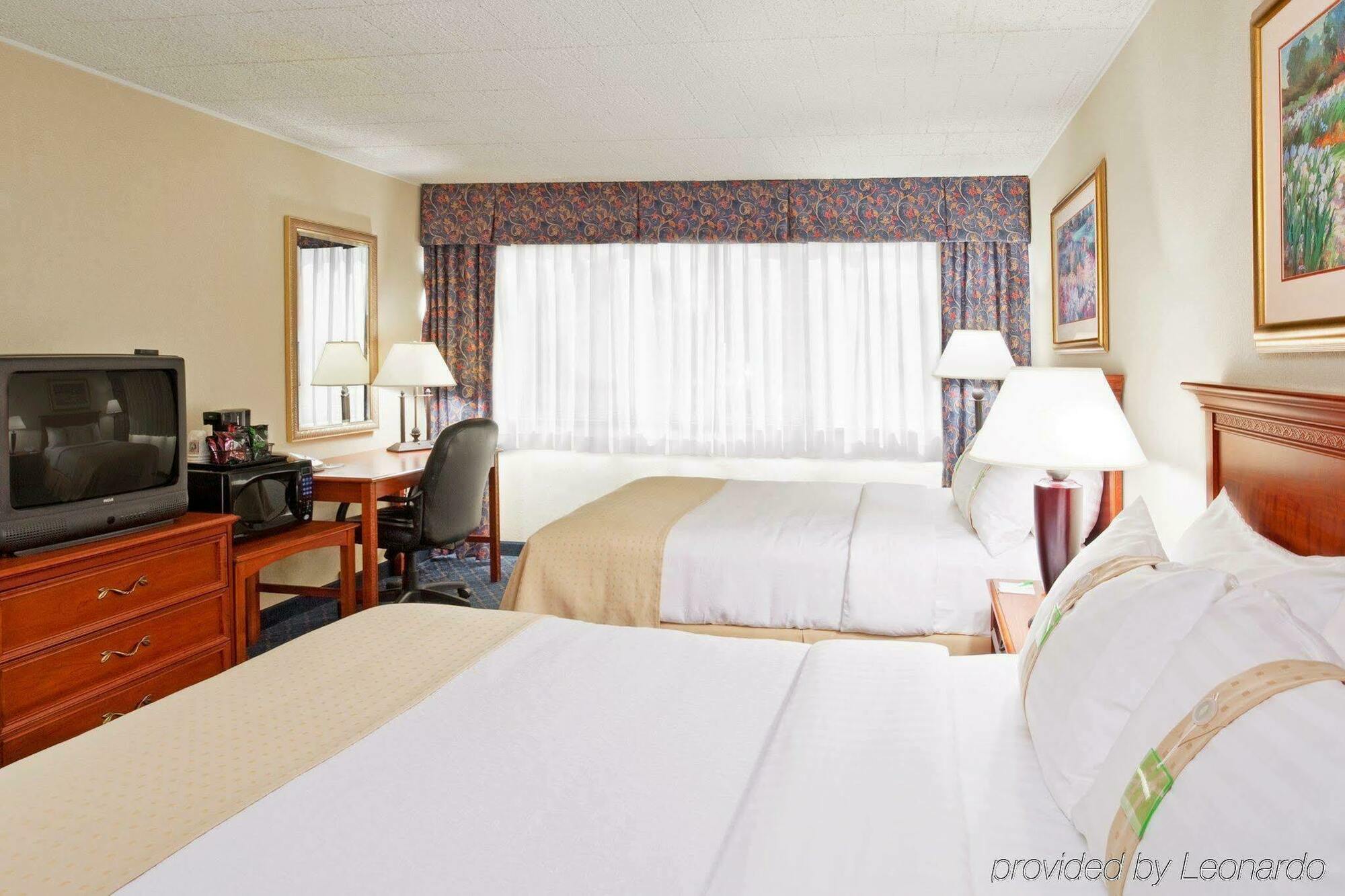 Ramada By Wyndham Uniontown Hotell Exteriör bild